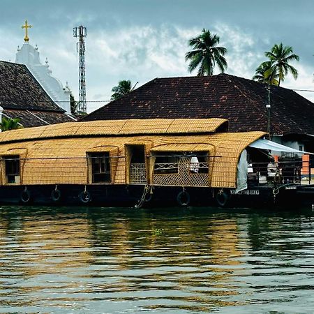 Marvel Cruise Hotell Alappuzha Exteriör bild