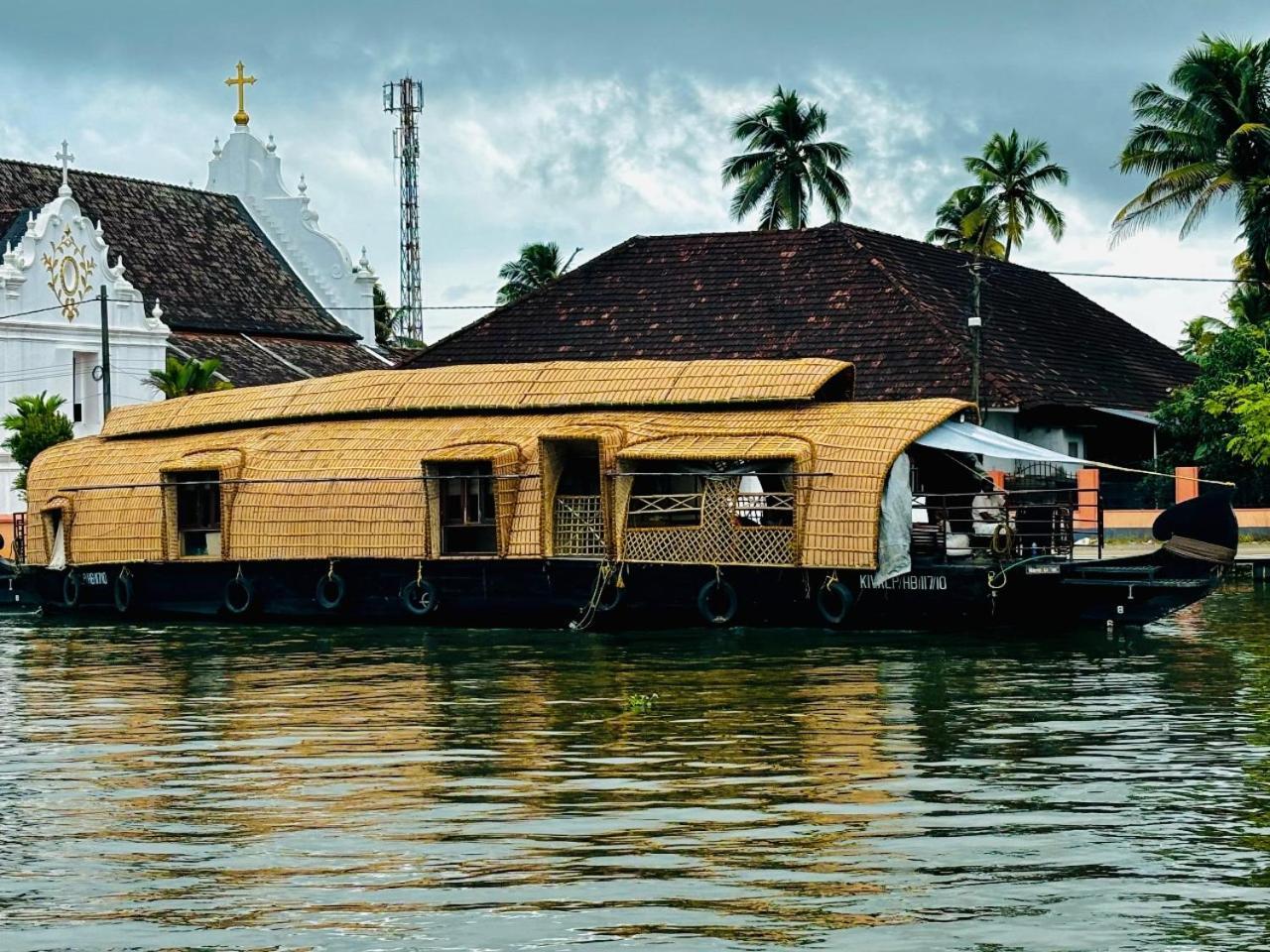 Marvel Cruise Hotell Alappuzha Exteriör bild