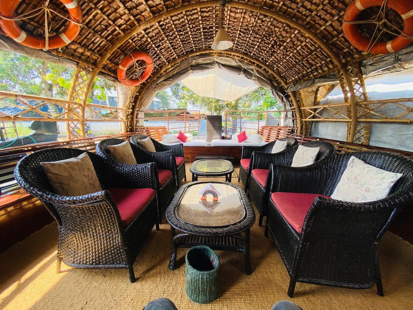 Marvel Cruise Hotell Alappuzha Exteriör bild