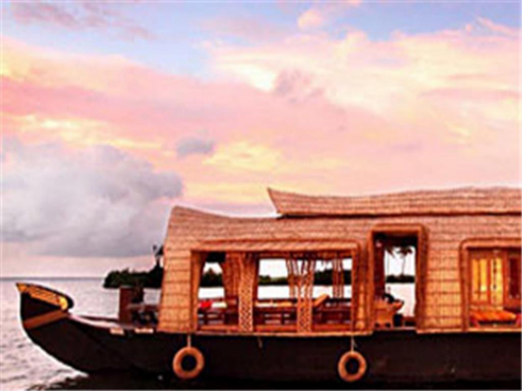 Marvel Cruise Hotell Alappuzha Exteriör bild