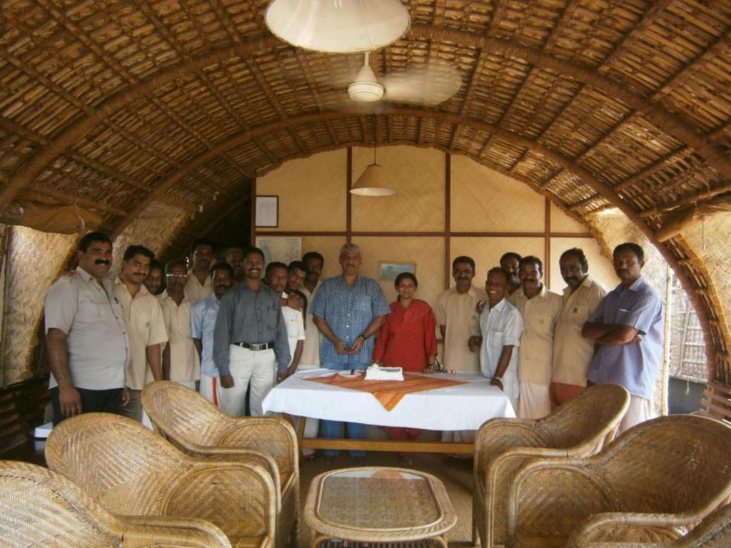 Marvel Cruise Hotell Alappuzha Rum bild