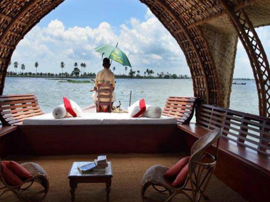 Marvel Cruise Hotell Alappuzha Exteriör bild