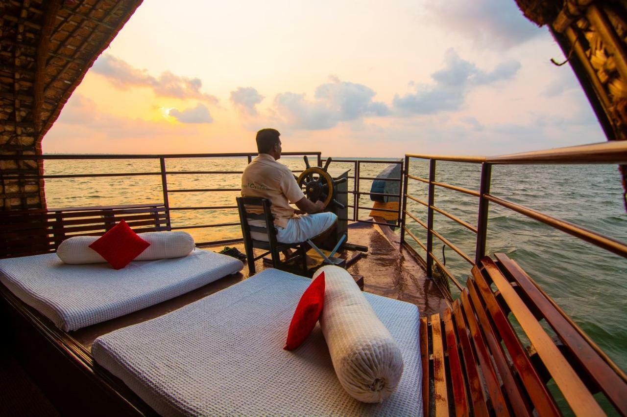 Marvel Cruise Hotell Alappuzha Exteriör bild