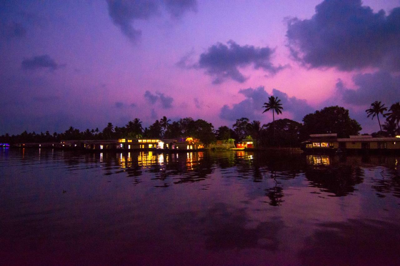 Marvel Cruise Hotell Alappuzha Exteriör bild