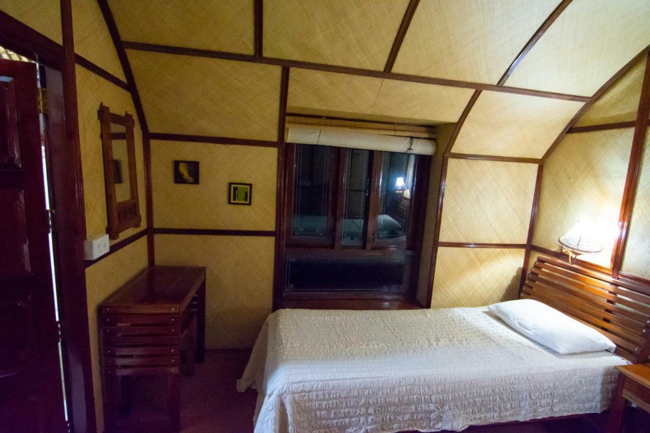Marvel Cruise Hotell Alappuzha Exteriör bild