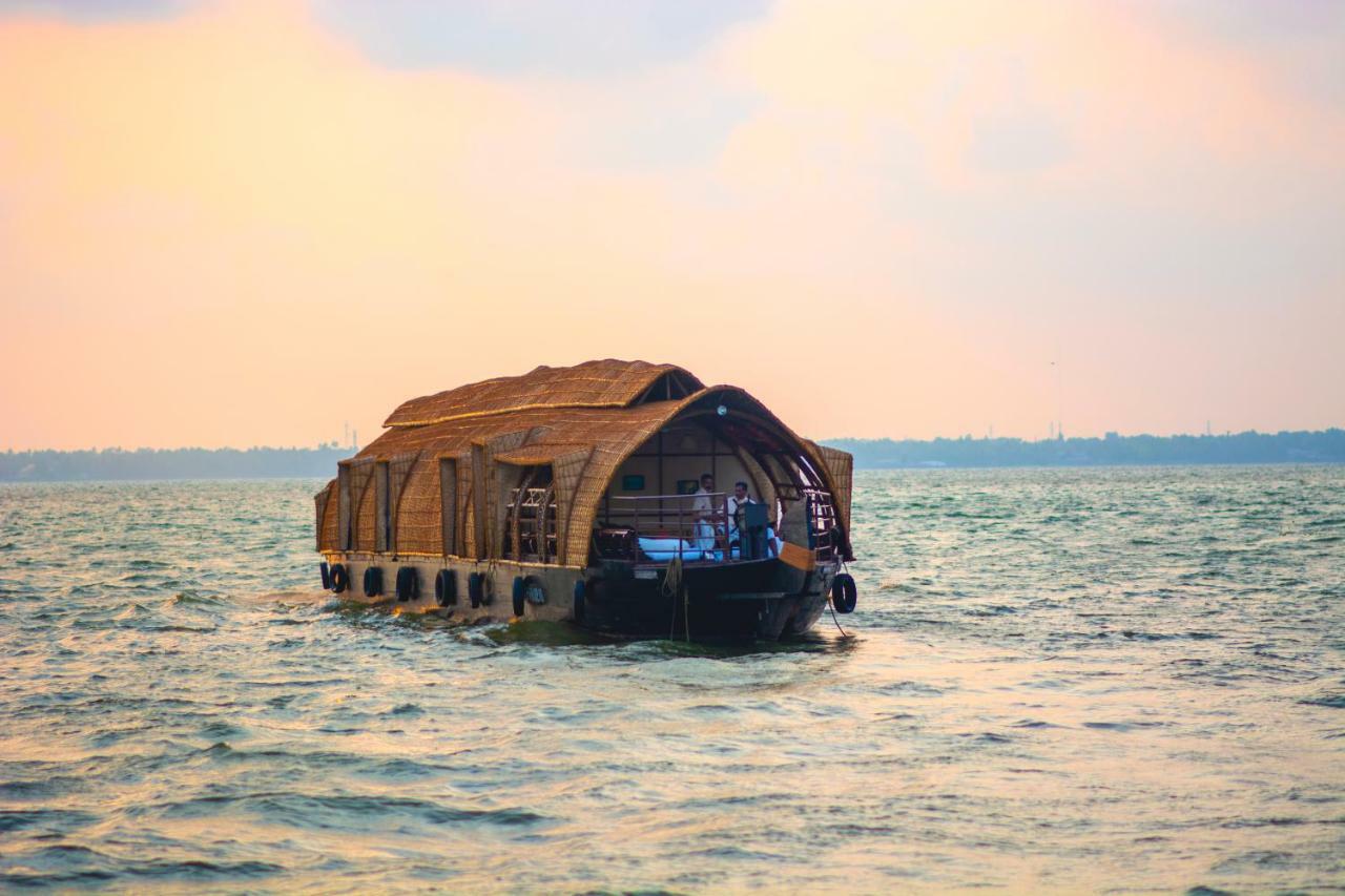 Marvel Cruise Hotell Alappuzha Exteriör bild