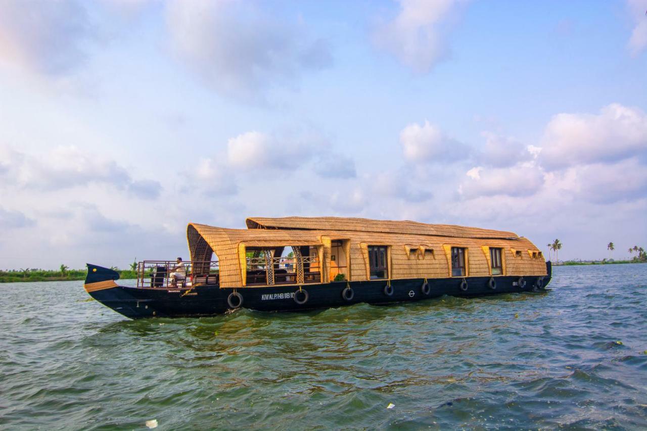 Marvel Cruise Hotell Alappuzha Exteriör bild