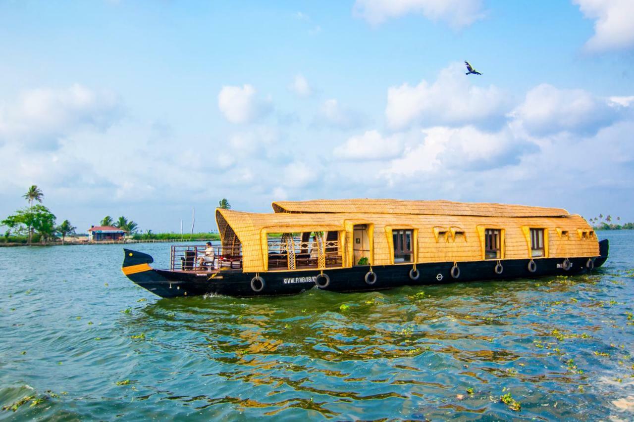 Marvel Cruise Hotell Alappuzha Exteriör bild