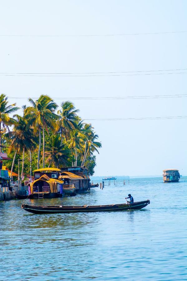 Marvel Cruise Hotell Alappuzha Exteriör bild