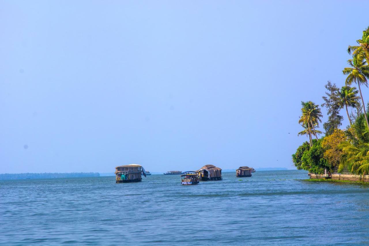 Marvel Cruise Hotell Alappuzha Exteriör bild