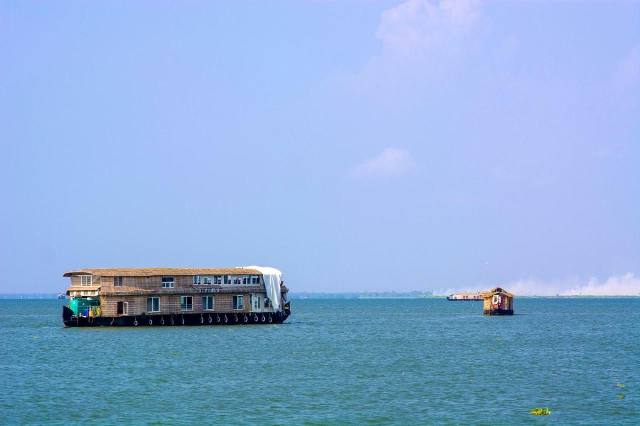Marvel Cruise Hotell Alappuzha Exteriör bild