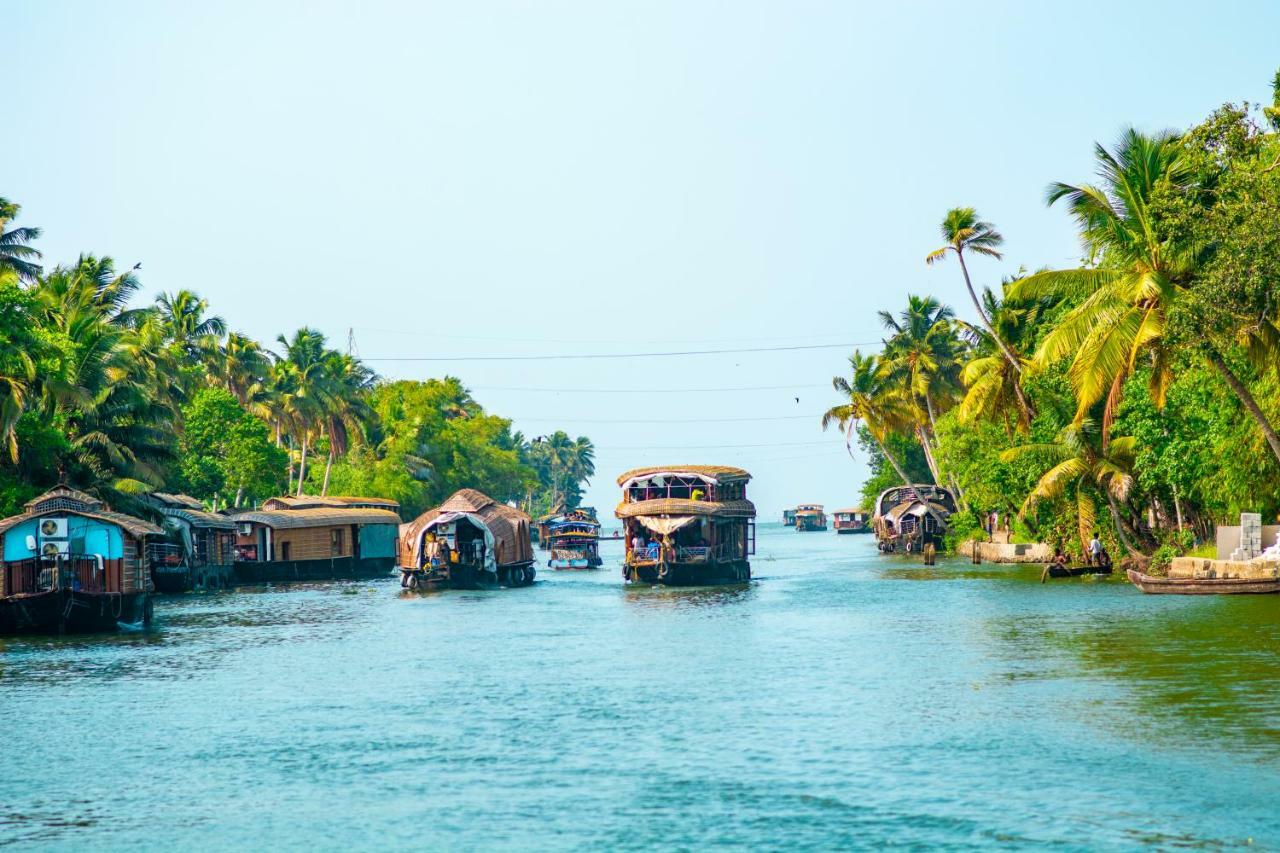 Marvel Cruise Hotell Alappuzha Exteriör bild