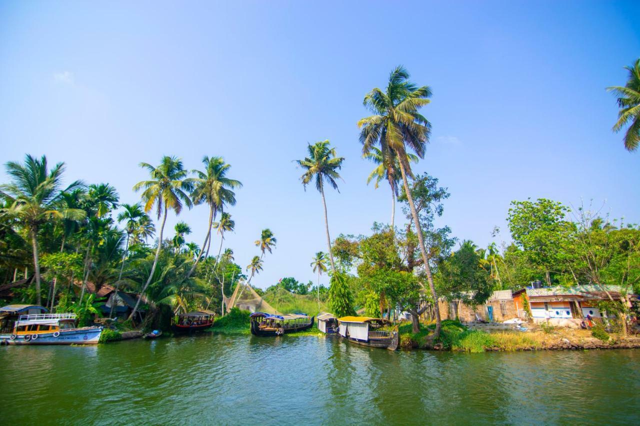 Marvel Cruise Hotell Alappuzha Exteriör bild