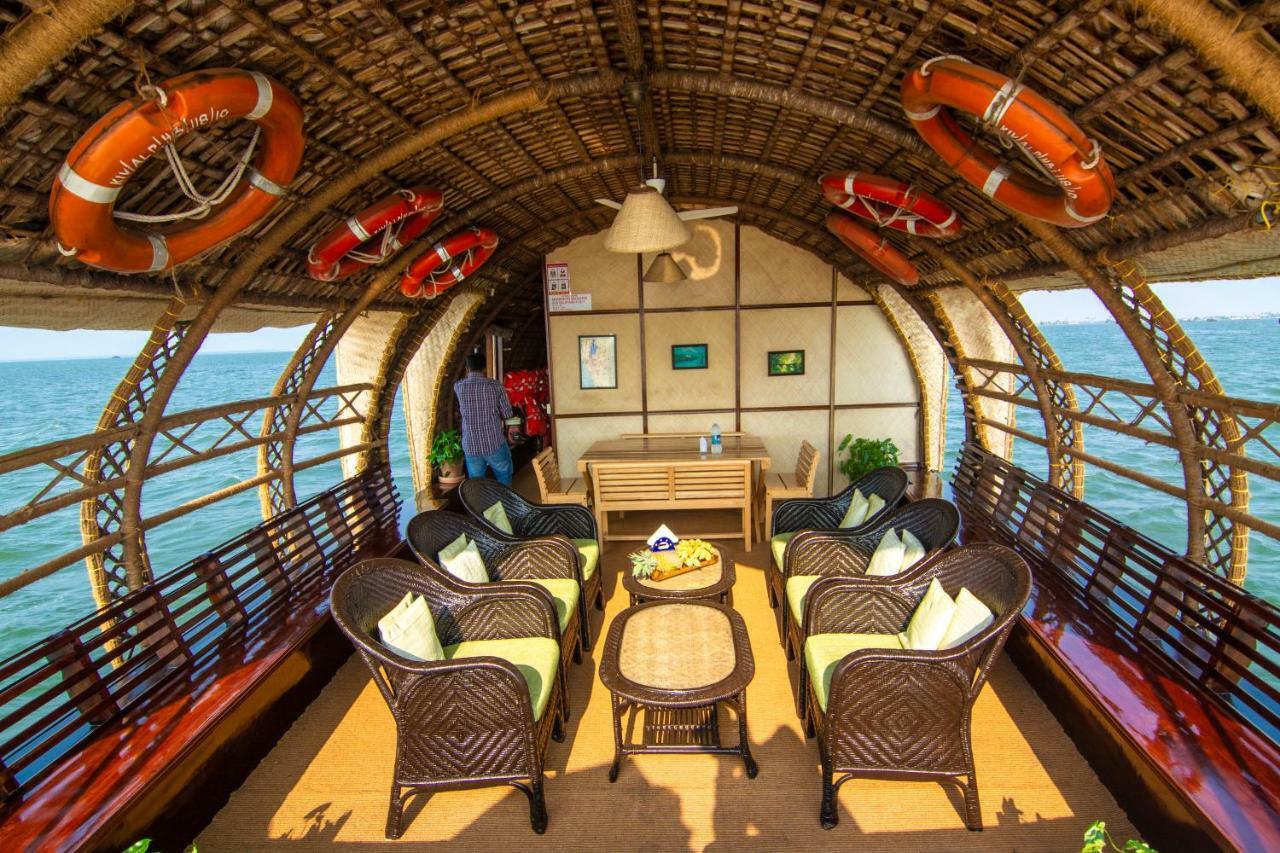 Marvel Cruise Hotell Alappuzha Exteriör bild