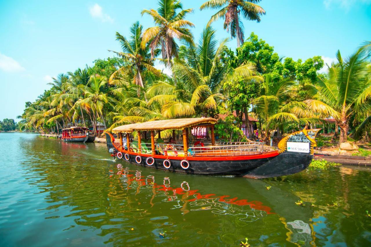 Marvel Cruise Hotell Alappuzha Exteriör bild