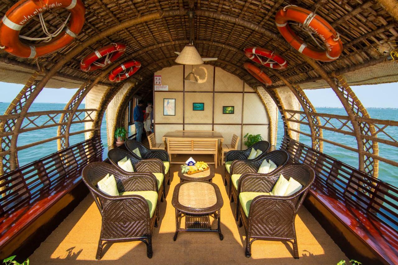 Marvel Cruise Hotell Alappuzha Exteriör bild